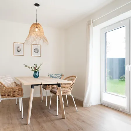 Apartment Kuestenbutze Im Beach-style 2 Bedrooms, 2 Baeder , Garten, Terrasse, Top-modern Mildstedt